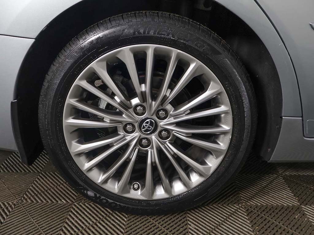 Used 2019 Toyota Avalon Limited image 26
