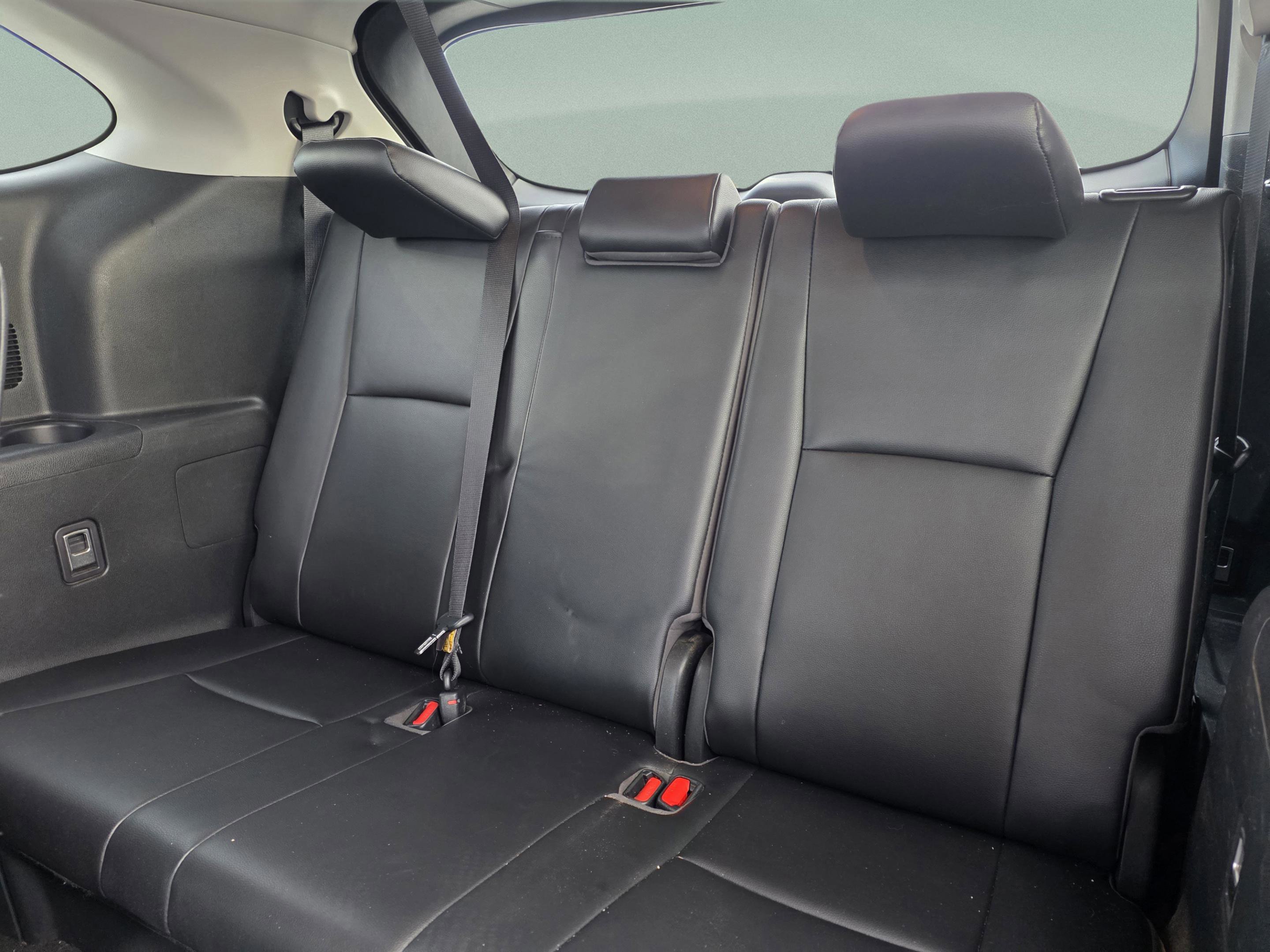 Used 2020 Toyota Highlander XLE image 23