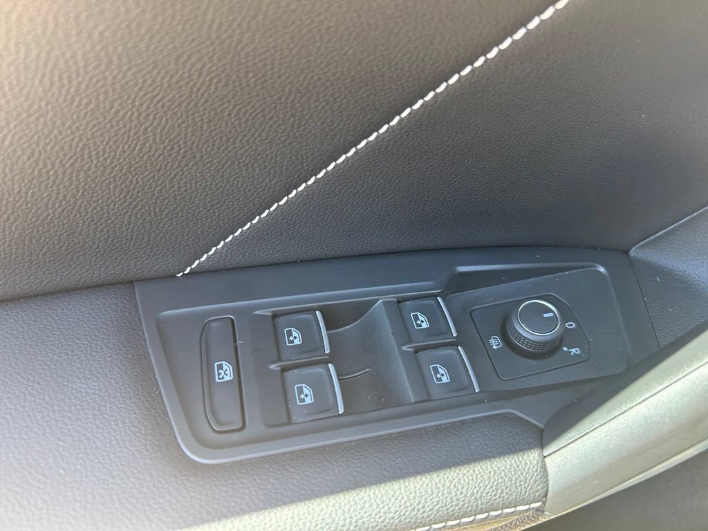 Certified 2023 Volkswagen Tiguan SE R-Line FWD image 43