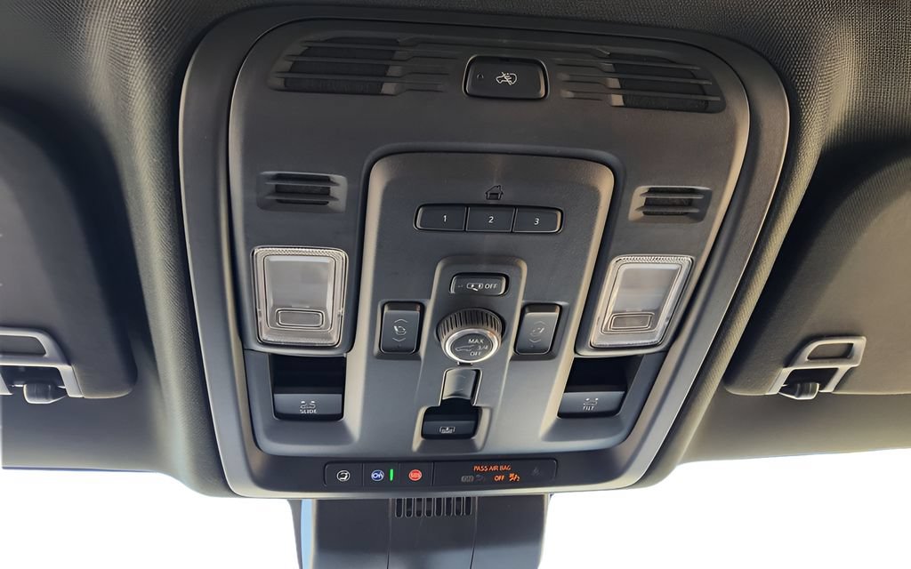 Used 2024 GMC Yukon Denali Ultimate AWD/4WD image 9