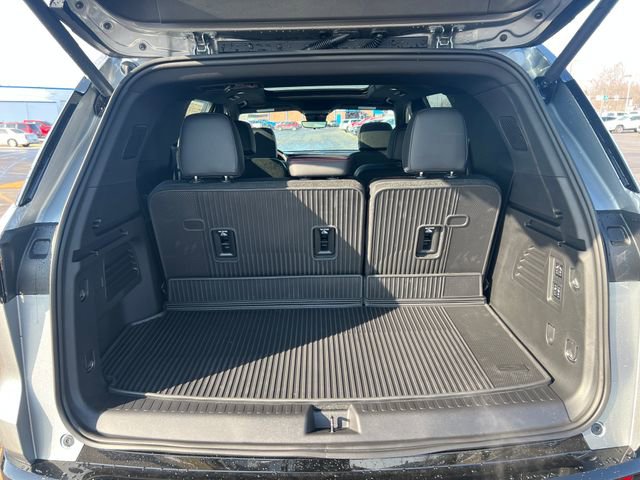 New 2026 Chevrolet Traverse RS w/ LPO, Floor Liner Package FWD image 26
