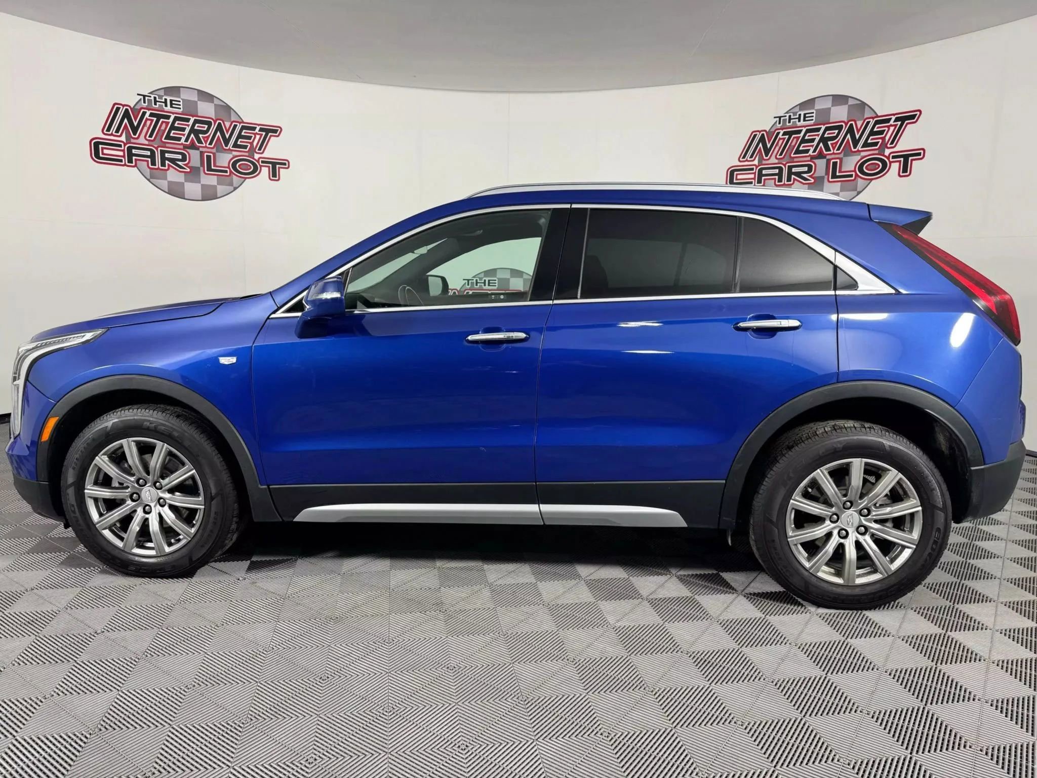 Used 2021 Cadillac XT4 Premium Luxury image 4