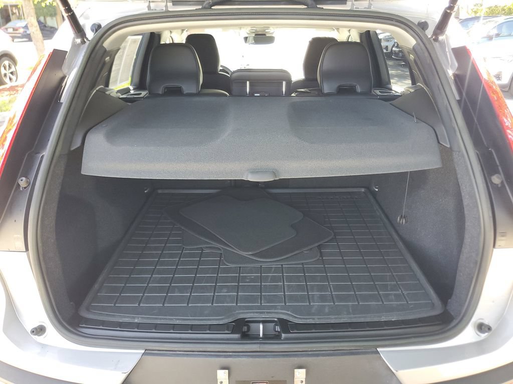 Certified 2023 Volvo XC40 B4 Core w/ Convenience Package FWD image 9
