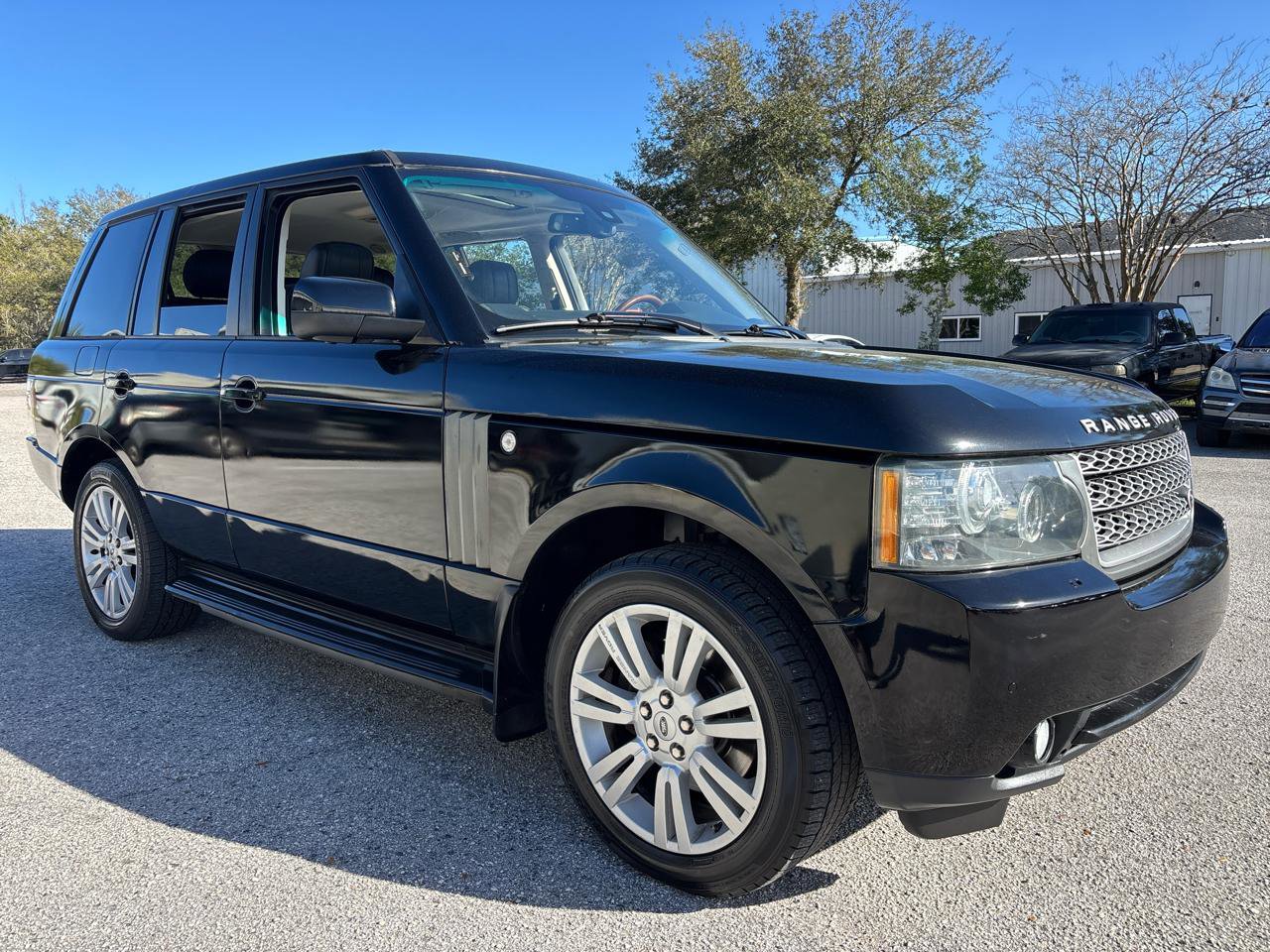 Used 2010 Land Rover Range Rover HSE image 4