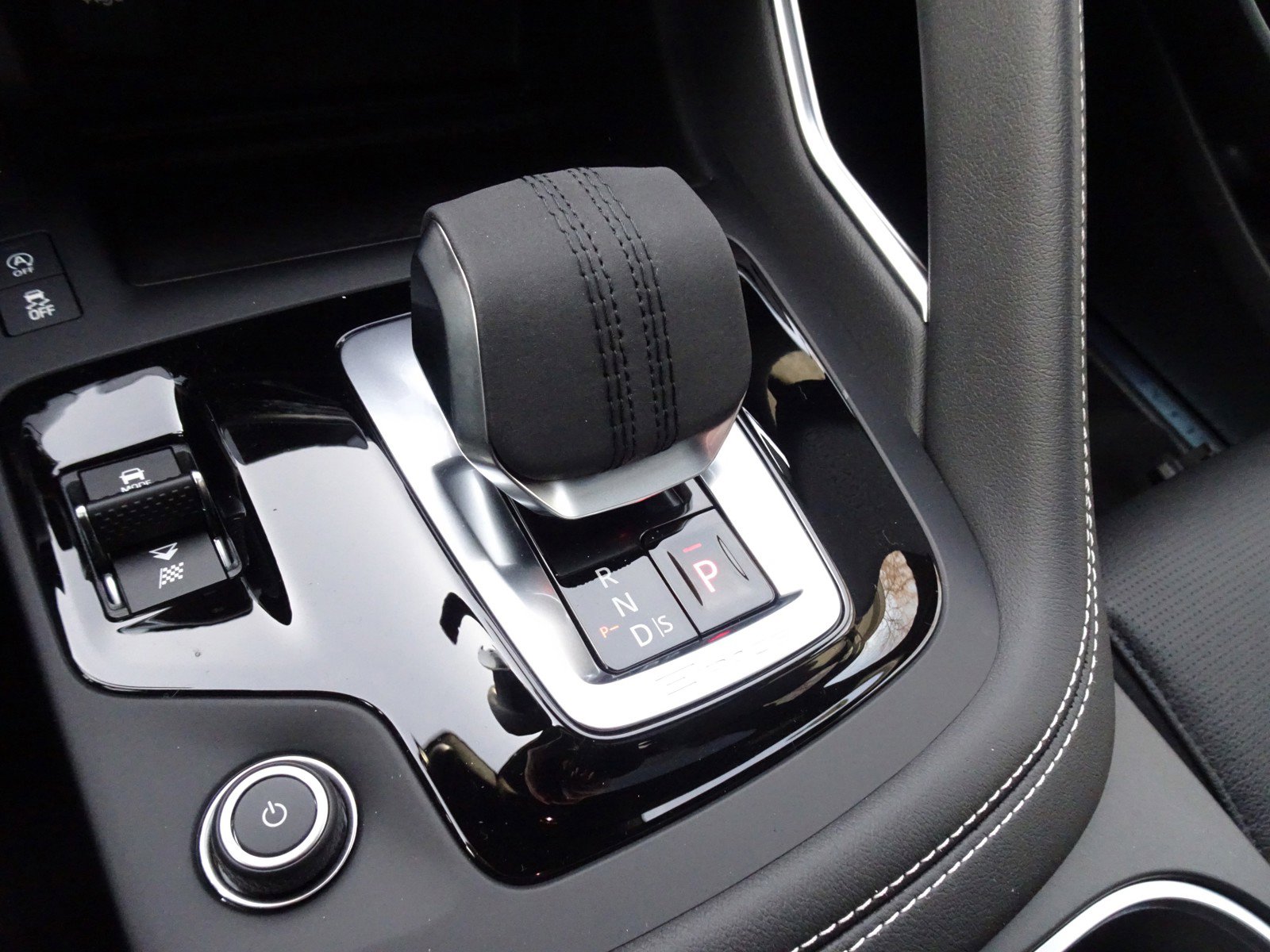 New 2024 Jaguar E-PACE R-Dynamic SE image 23