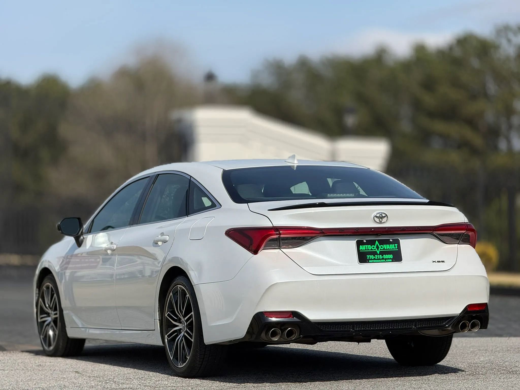 Used 2019 Toyota Avalon XSE image 9