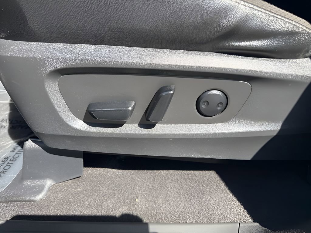 Used 2023 Nissan Pathfinder SL AWD/4WD image 10