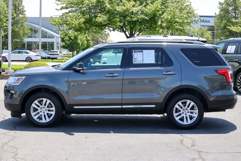 Used 2018 Ford Explorer XLT w/ Equipment Group 202A AWD/4WD image 18