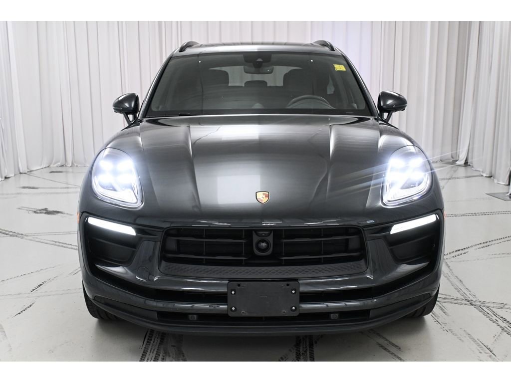 Used 2024 Porsche Macan AWD/4WD image 3