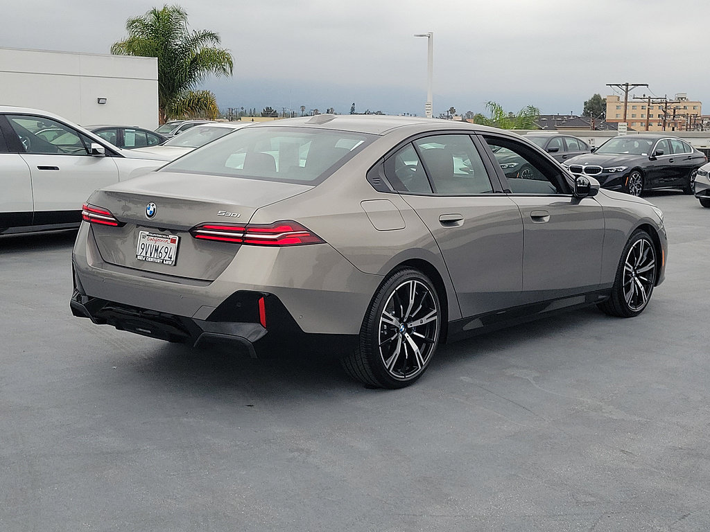 Used 2026 BMW 530i w/ M Sport Package RWD image 3