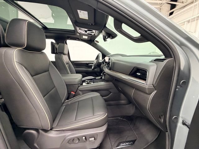 Certified 2026 Chevrolet Suburban Premier AWD/4WD image 31