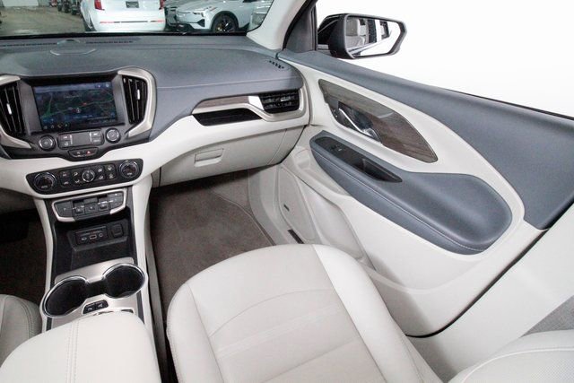 Used 2024 GMC Terrain Denali w/ Black Diamond Edition image 7