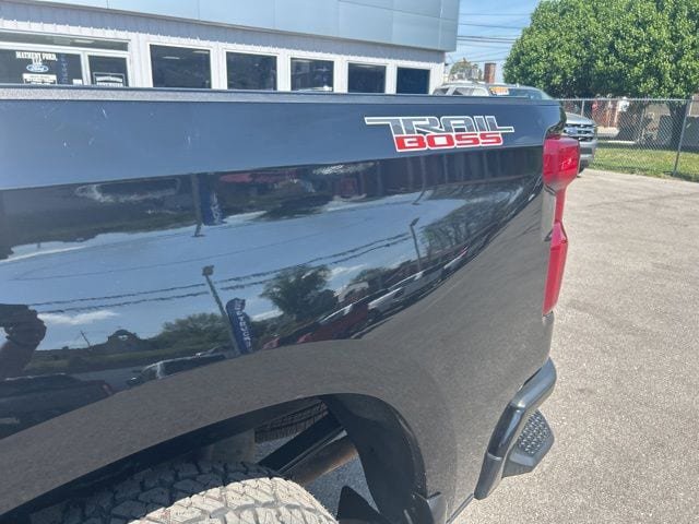 Used 2019 Chevrolet Silverado 1500 LT Trail Boss AWD/4WD image 9