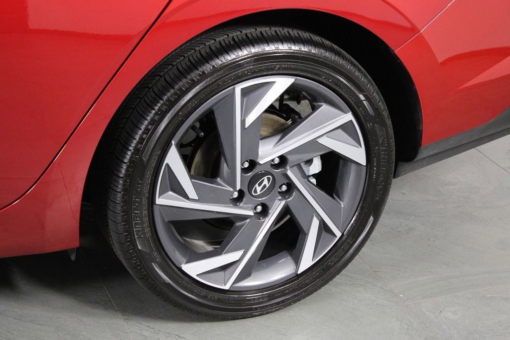 Certified 2025 Hyundai Elantra SEL image 13