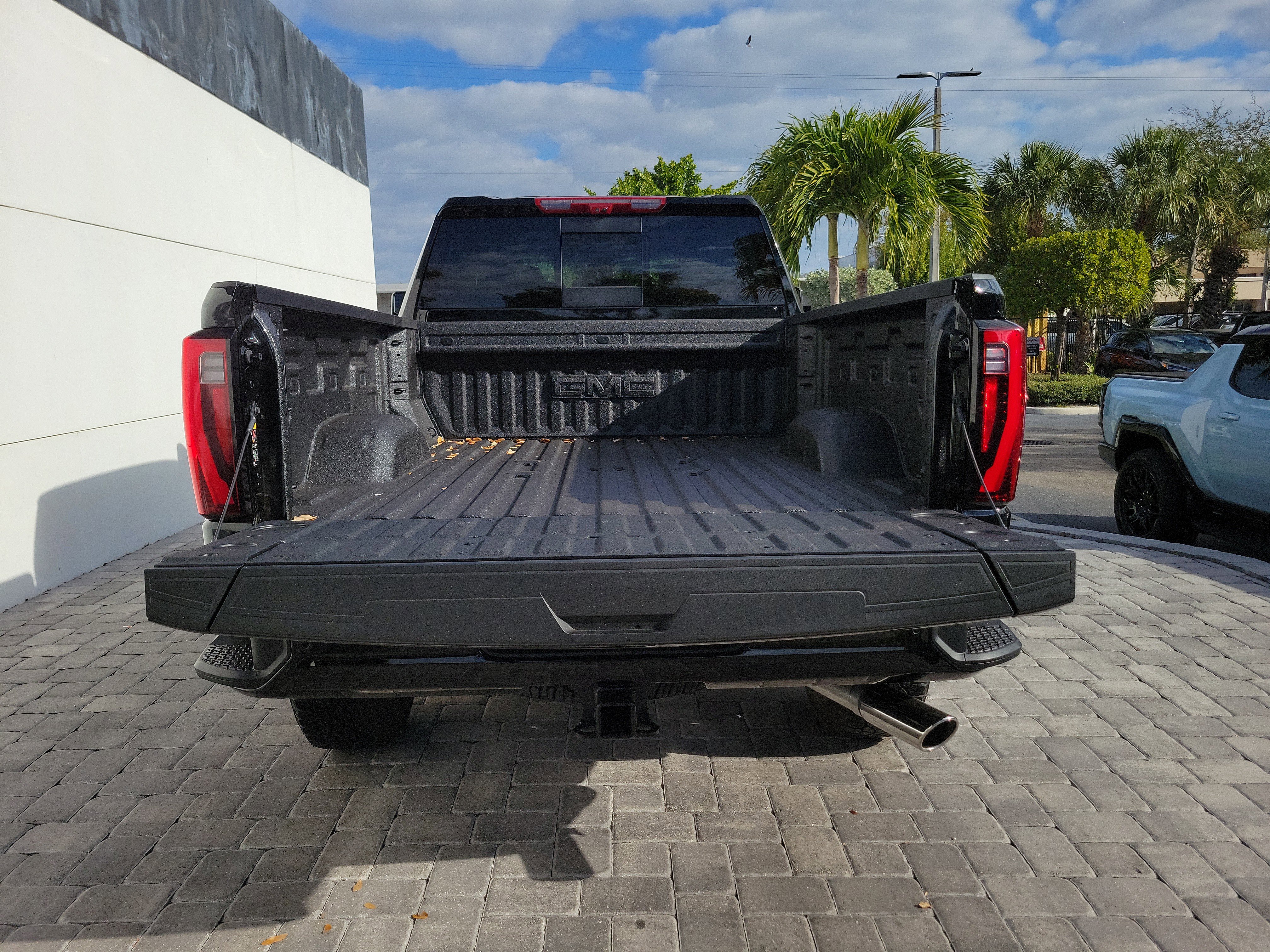 New 2026 GMC Sierra 2500 Denali w/ Denali Reserve Package AWD/4WD image 9