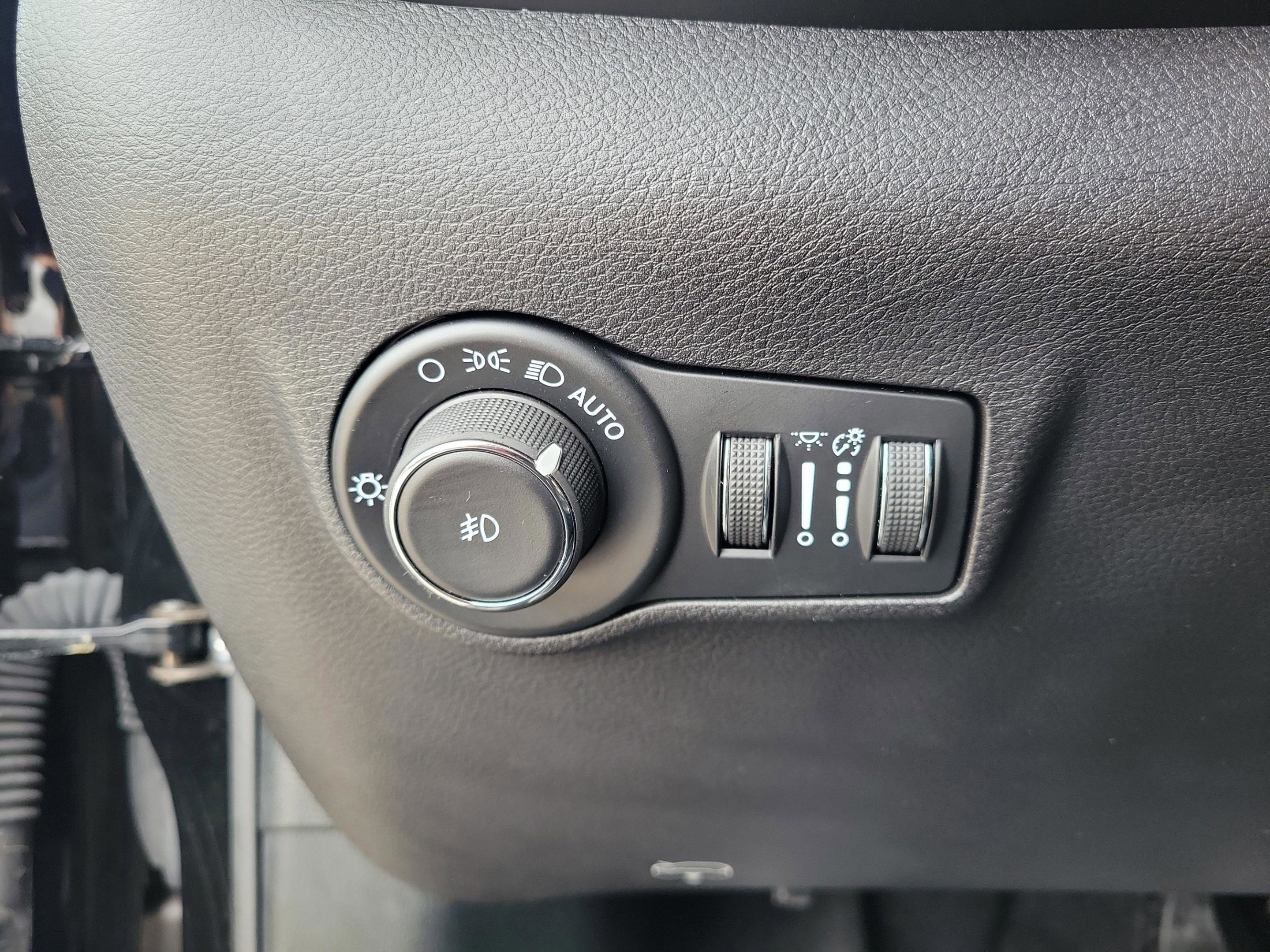 Used 2025 Jeep Compass Latitude image 17