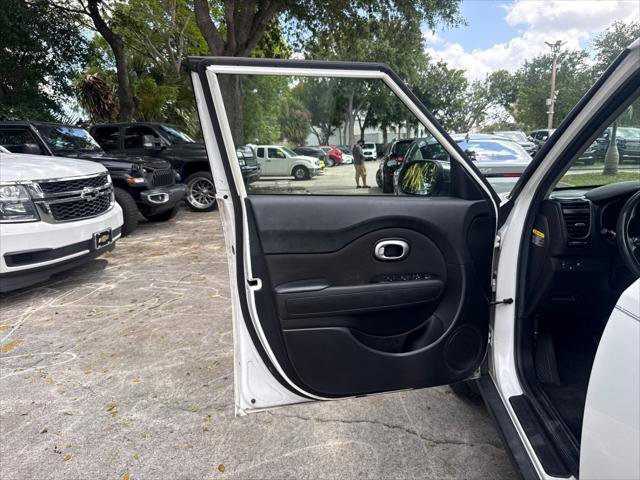 Used 2014 Kia Soul + w/ Eco Package FWD image 31