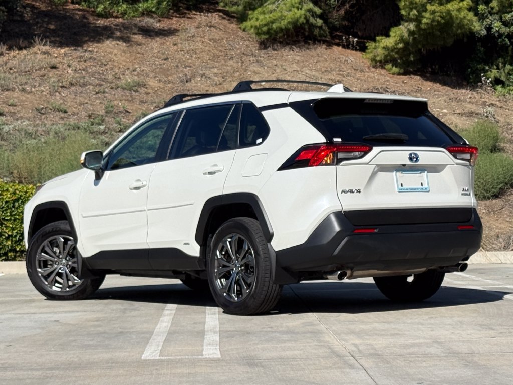 Used 2022 Toyota RAV4 XLE Premium AWD/4WD image 2