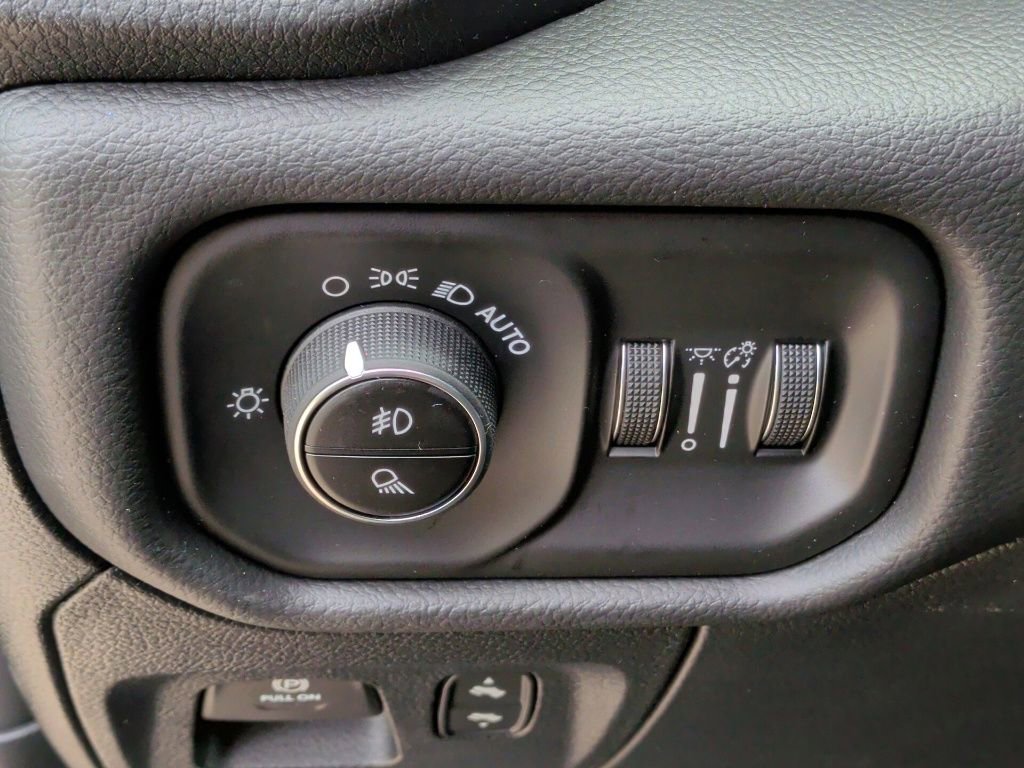 New 2026 RAM 1500 4x4 Crew Cab image 14