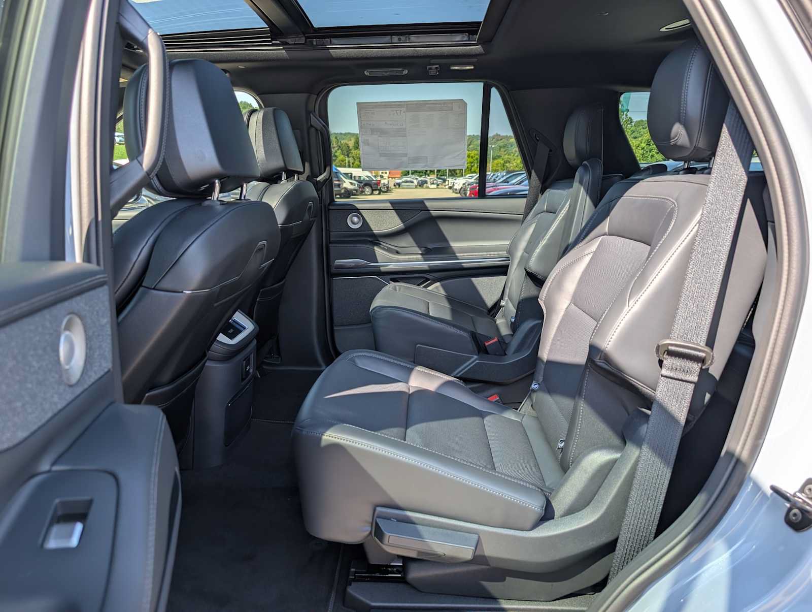 New 2027 Lincoln Navigator Reserve w/ Jet Appearance Package AWD/4WD image 18