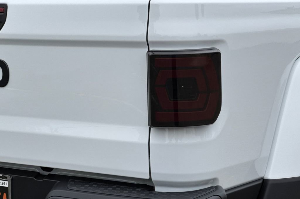 Used 2025 Jeep Gladiator Sport AWD/4WD image 32