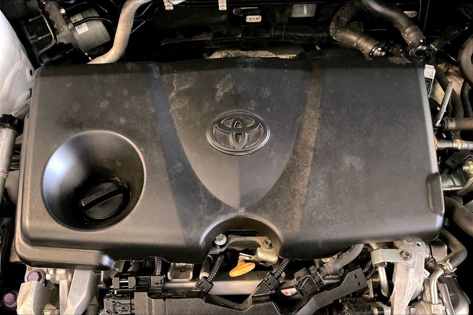 Used 2020 Toyota RAV4 XLE Premium FWD image 29