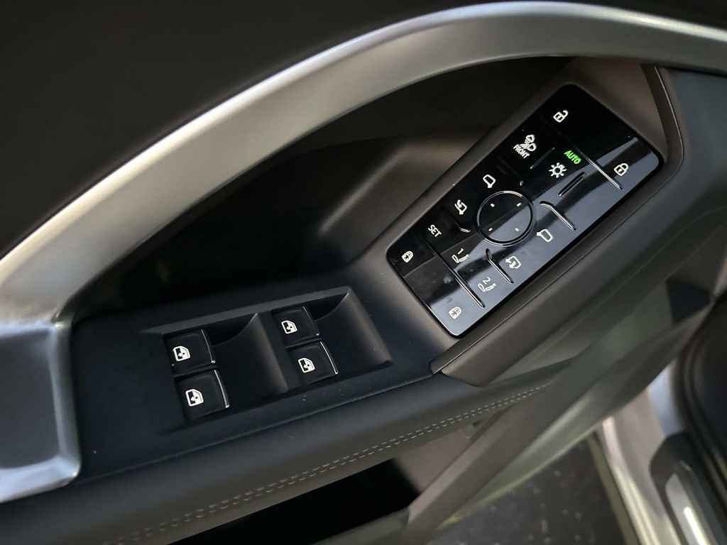 New 2025 Audi Q5 Prestige image 13