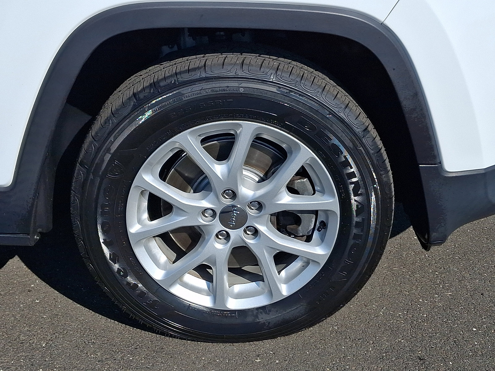 Used 2017 Jeep Cherokee Latitude w/ Comfort/Convenience Group image 8