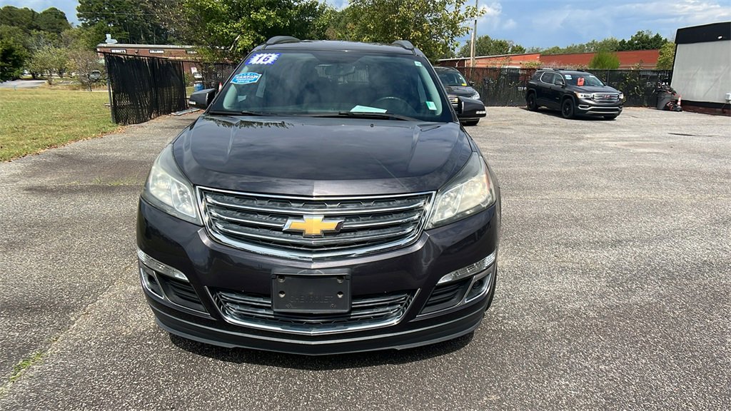 Used 2016 Chevrolet Traverse LT w/ Style and Technology Package image 2