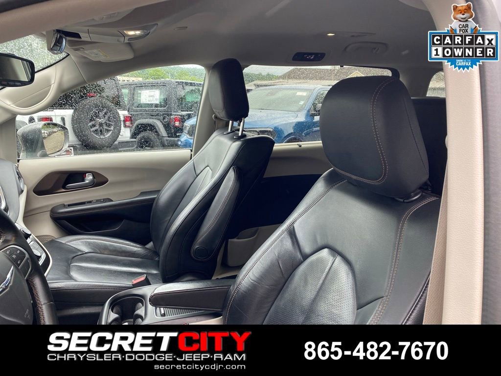 Used 2017 Chrysler Pacifica Touring-L Plus w/ Tire & Wheel Group FWD image 10
