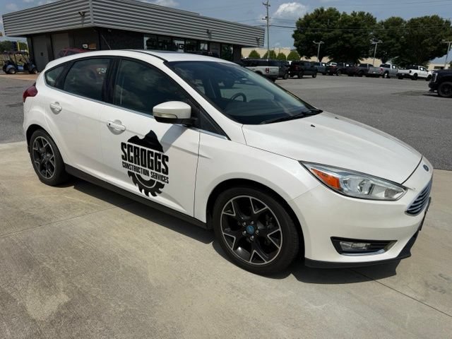 Used 2018 Ford Focus Titanium w/ Titanium Technology Package FWD image 4