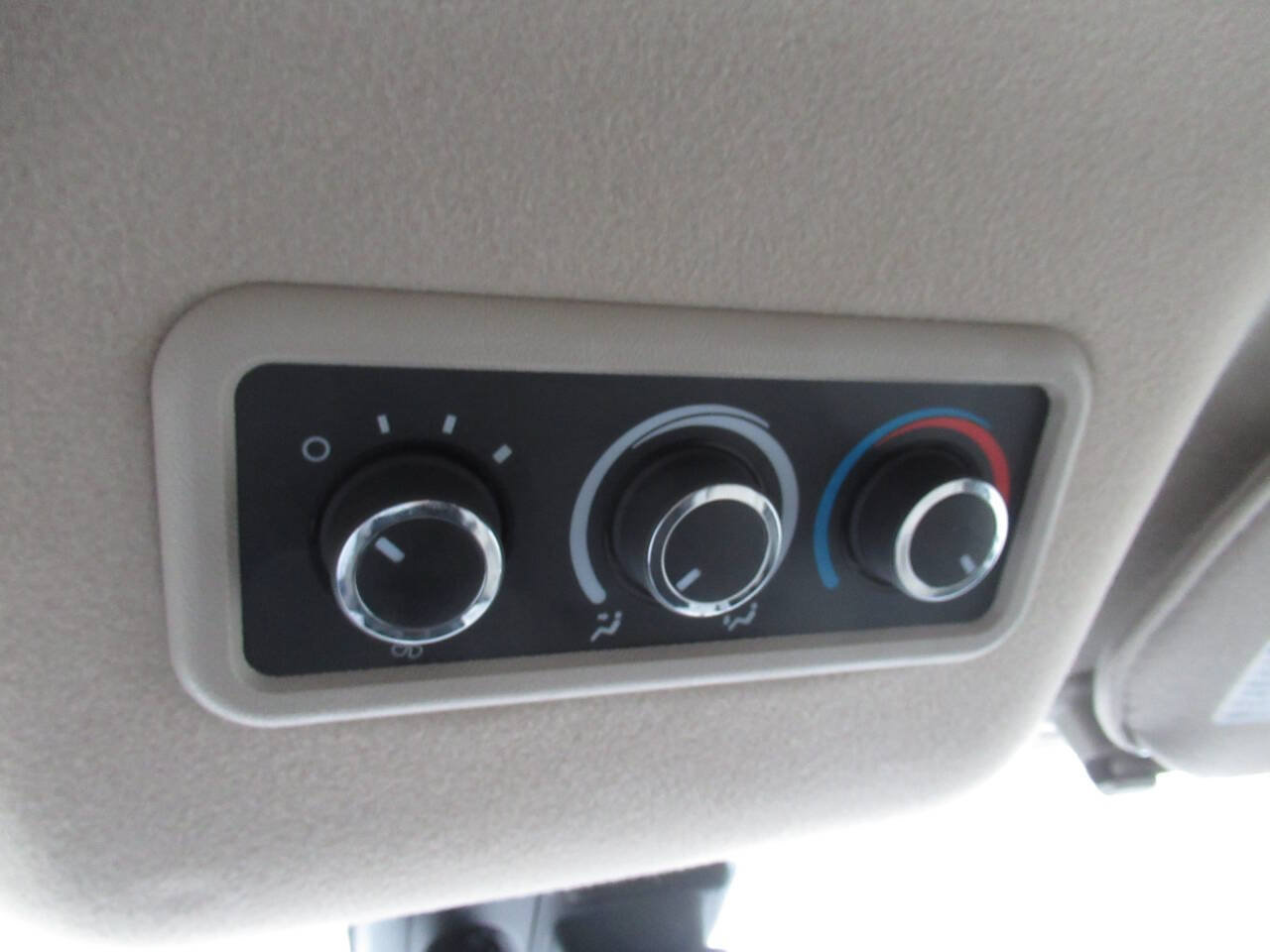 Used 2025 Chevrolet Express 3500 LT w/ LT Preferred Equipment Group RWD image 22