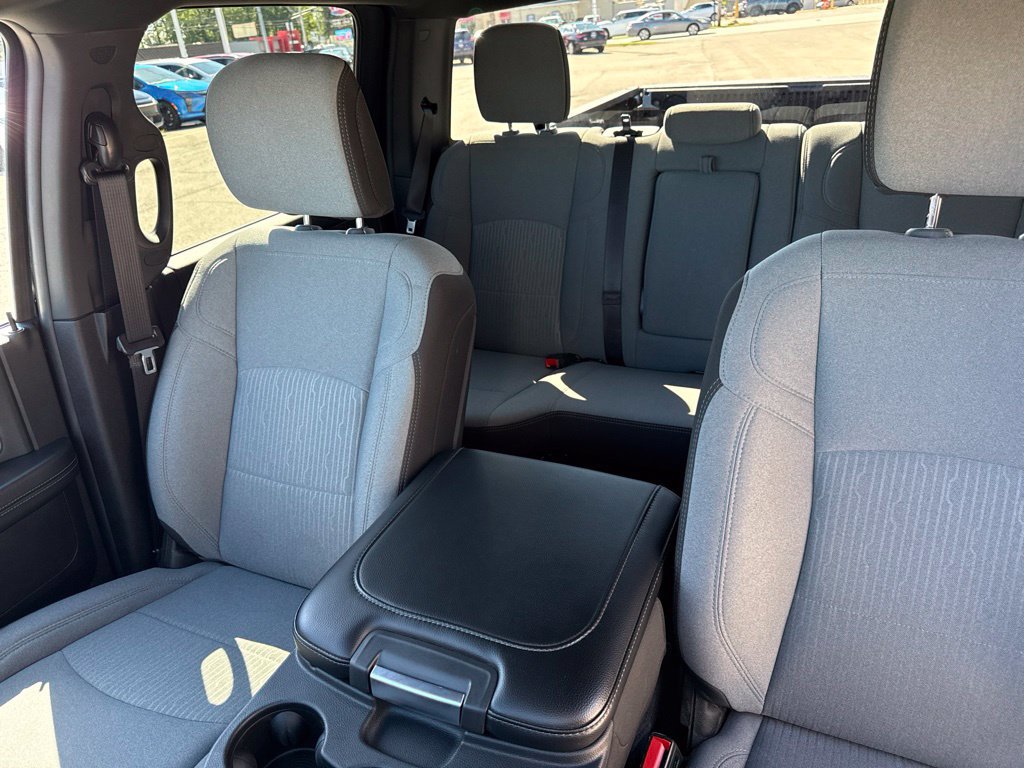 Used 2024 RAM 2500 Big Horn AWD/4WD image 65