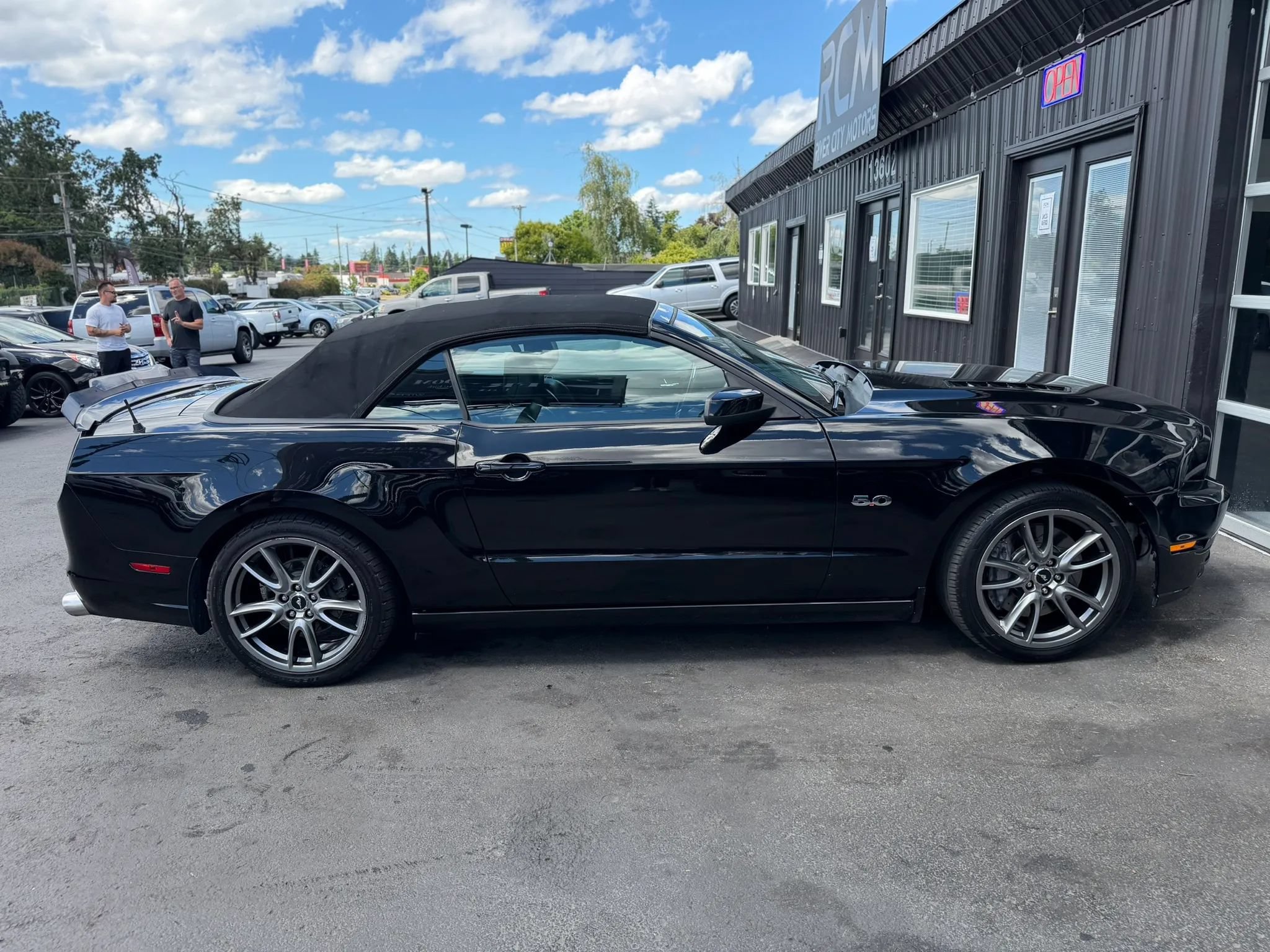 Used 2014 Ford Mustang GT w/ Electronics Package RWD image 14
