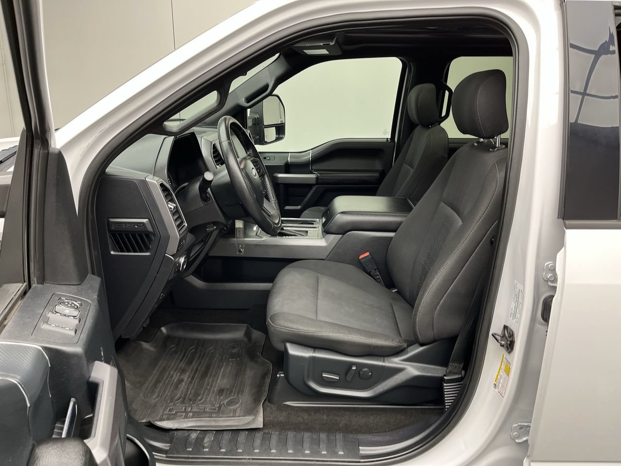 Used 2020 Ford F150 XLT w/ Equipment Group 302A Luxury AWD/4WD image 3