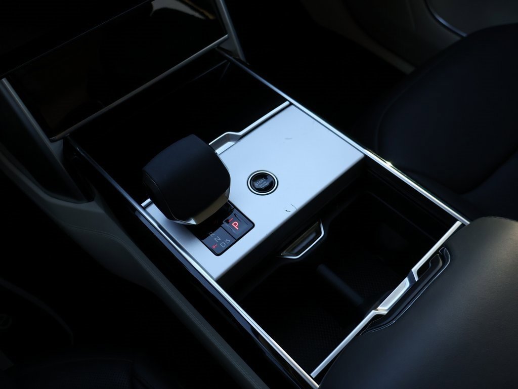 Used 2024 Land Rover Range Rover Long Wheelbase SE image 25