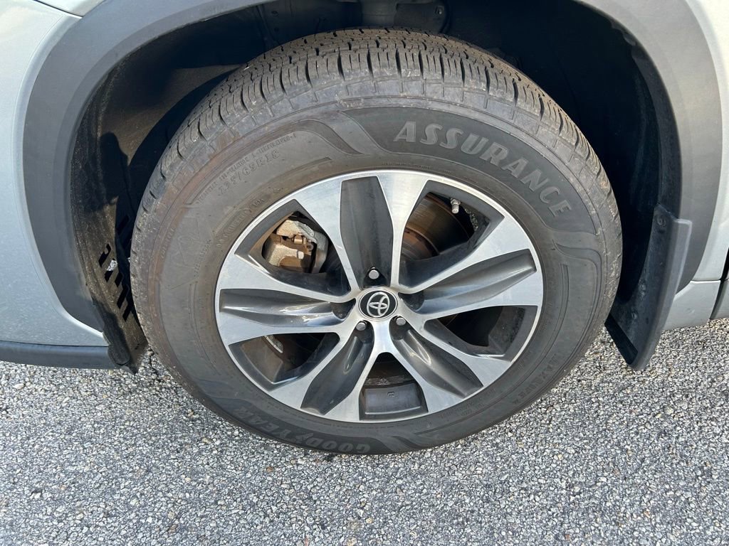 Used 2024 Toyota Highlander XLE image 9