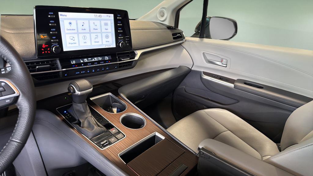 Used 2023 Toyota Sienna XLE w/ XLE Plus Package image 30
