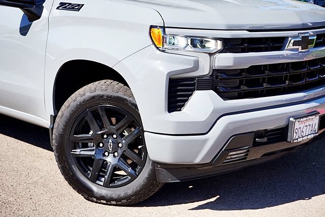 Used 2024 Chevrolet Silverado 1500 RST w/ Convenience Package II AWD/4WD image 4