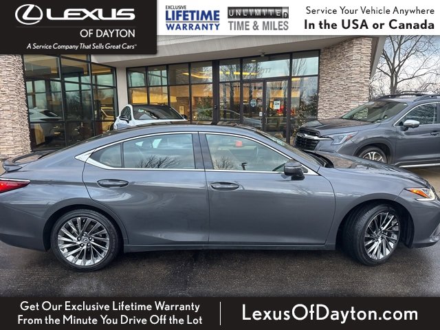 Used 2025 Lexus ES 300h w/ Luxury Package image 2