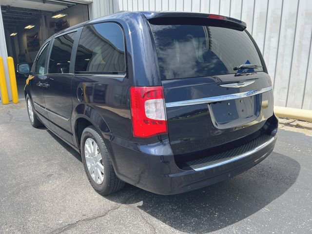 Used 2011 Chrysler Town & Country Touring-L w/ Entertainment Group #2 FWD image 6