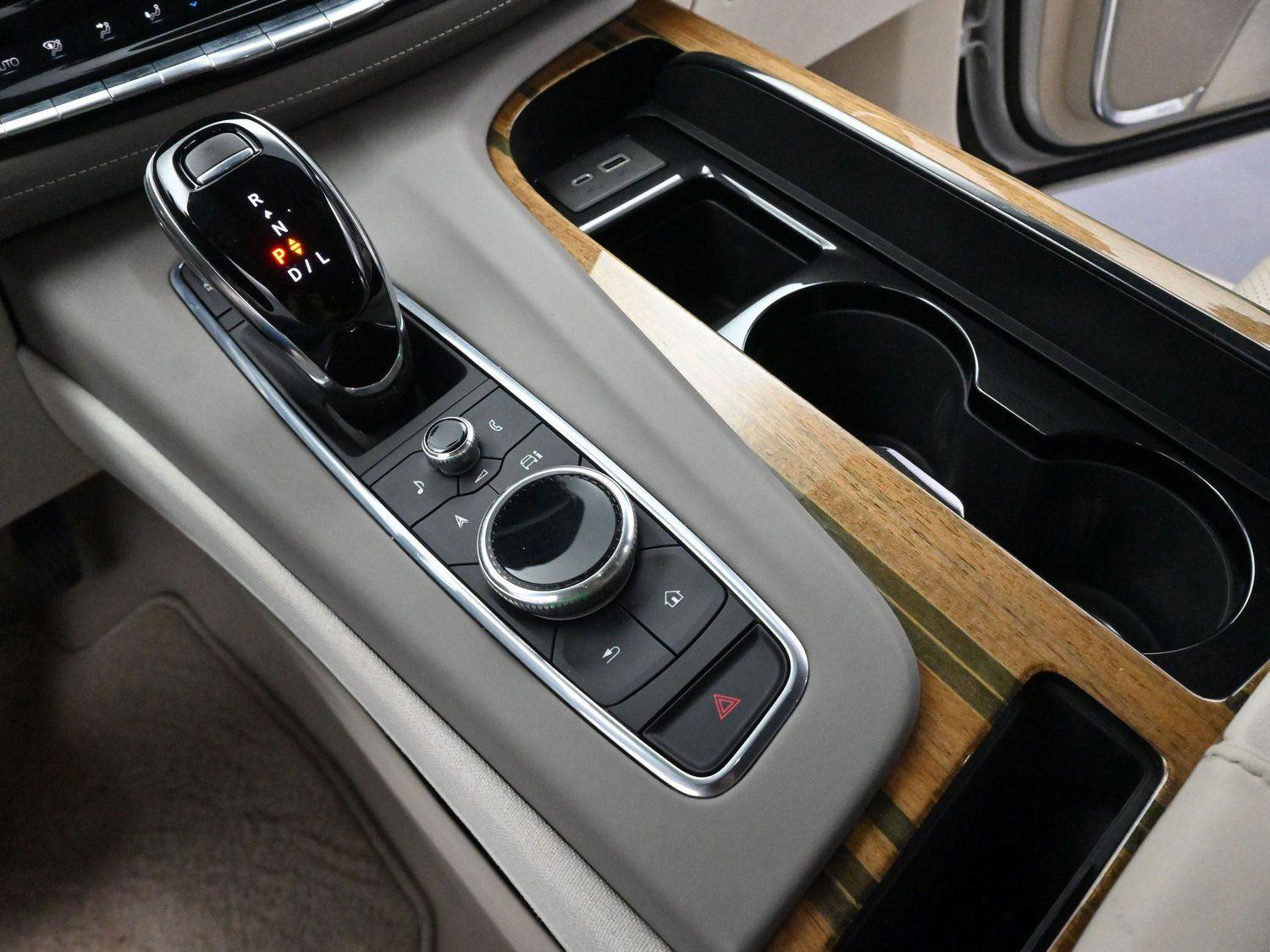 Certified 2022 Cadillac Escalade ESV Sport Platinum w/ Heavy-Duty Trailer Package image 28