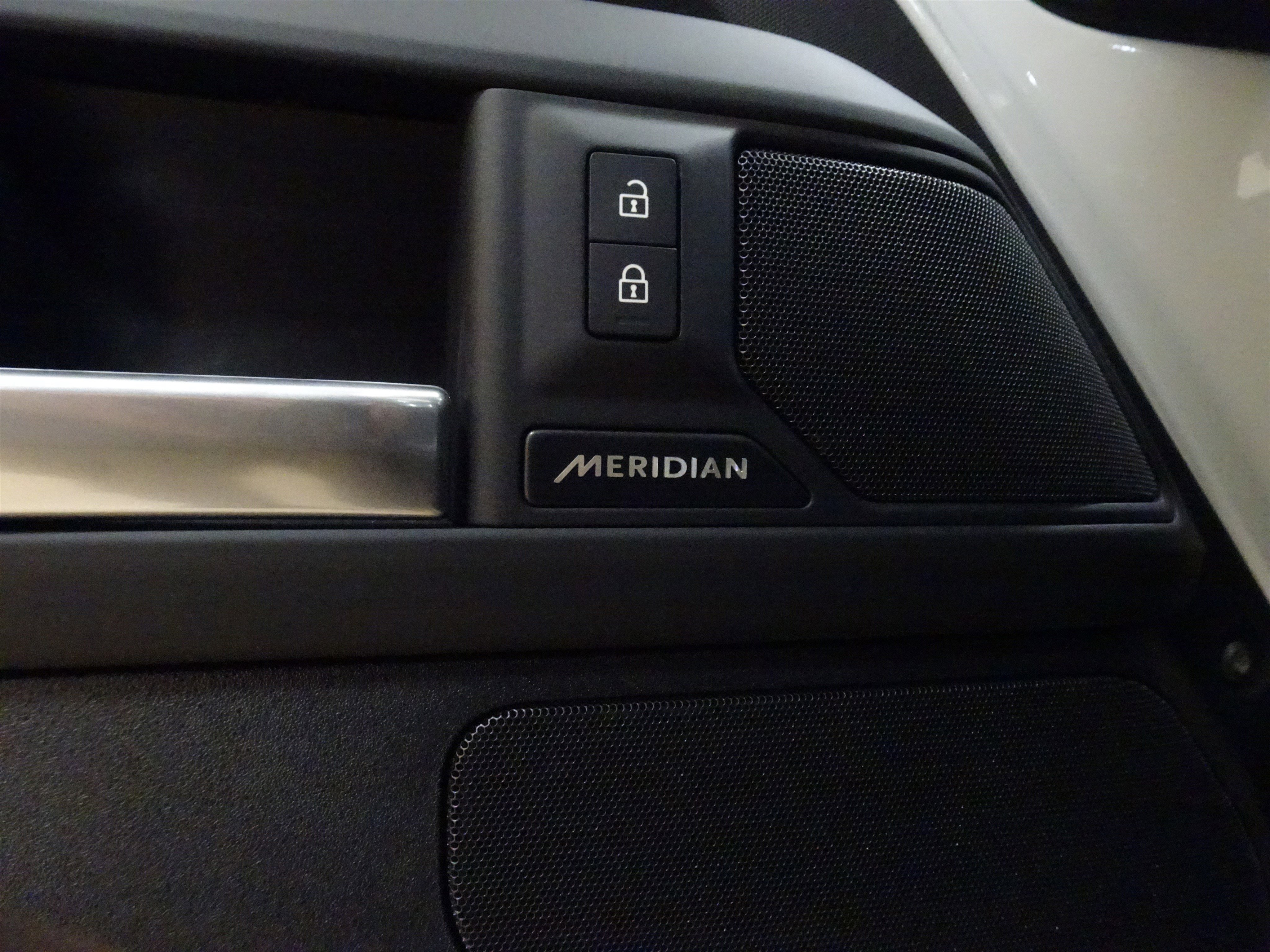 New 2026 Land Rover Defender 110 S image 18