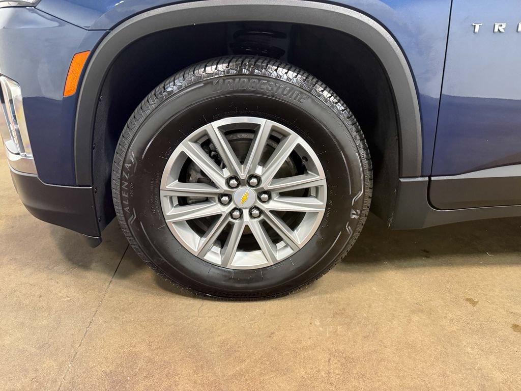Used 2023 Chevrolet Traverse LT w/ LPO, Floor Liner Package AWD/4WD image 86