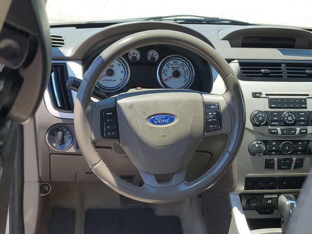 Used 2010 Ford Focus SEL FWD image 9