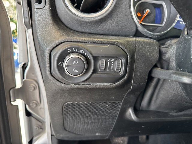 Used 2020 Jeep Gladiator Overland w/ Dual Top Group image 19