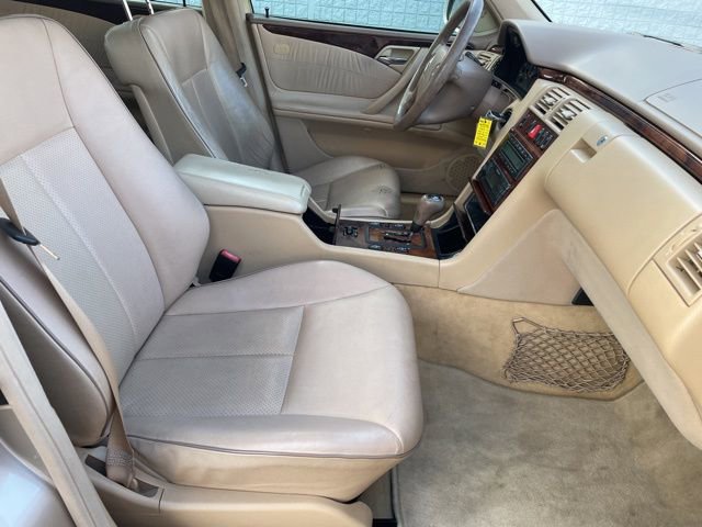 Used 2000 Mercedes-Benz E 320 Sedan image 16