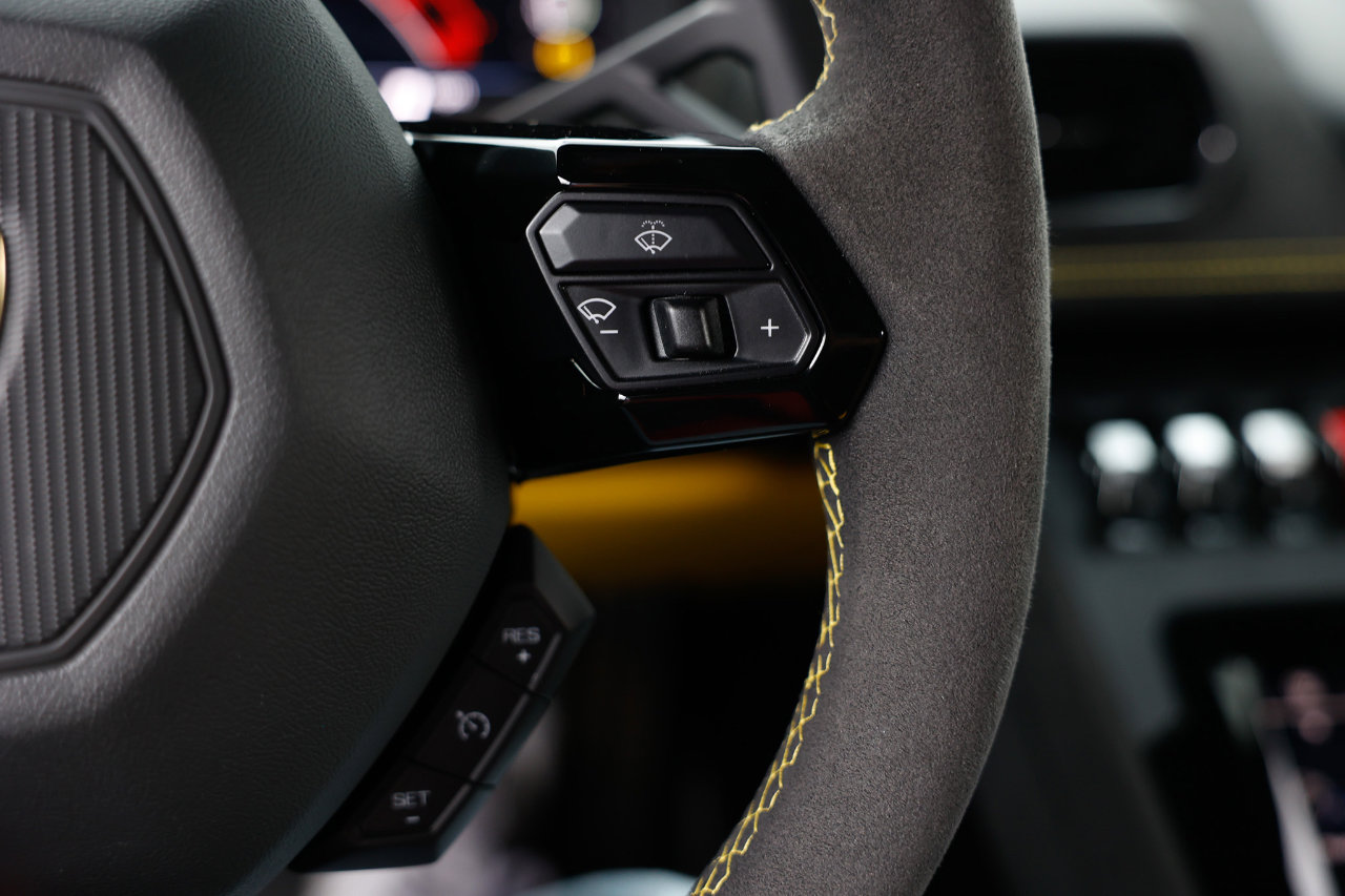Used 2023 Lamborghini Huracan Tecnica image 28