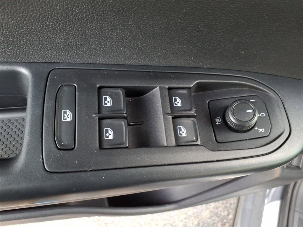 Certified 2023 Volkswagen Taos SE image 12