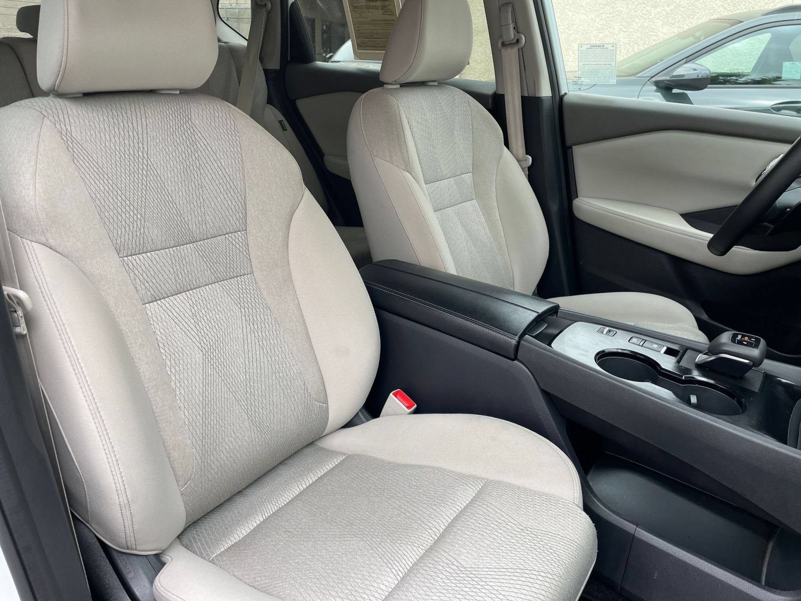 Used 2025 Nissan Rogue SV FWD image 38